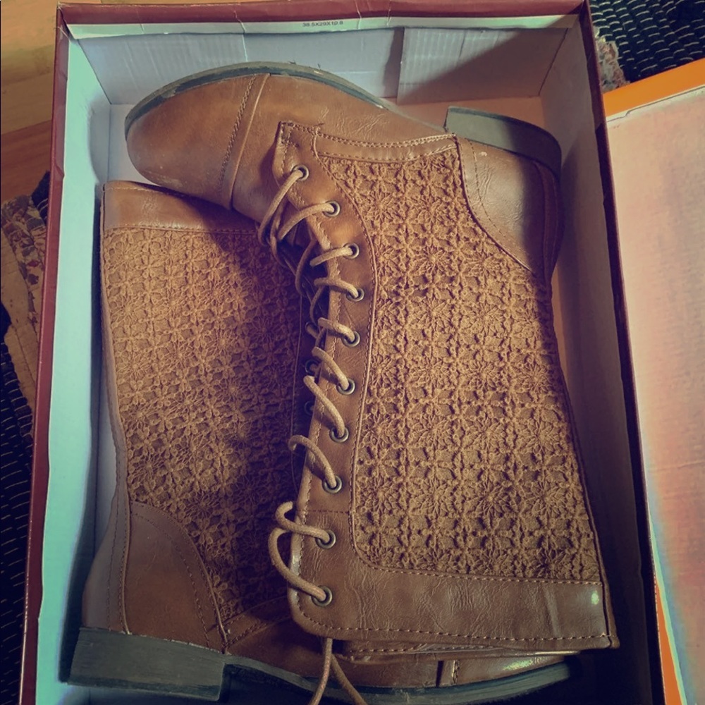 Floral brown boots